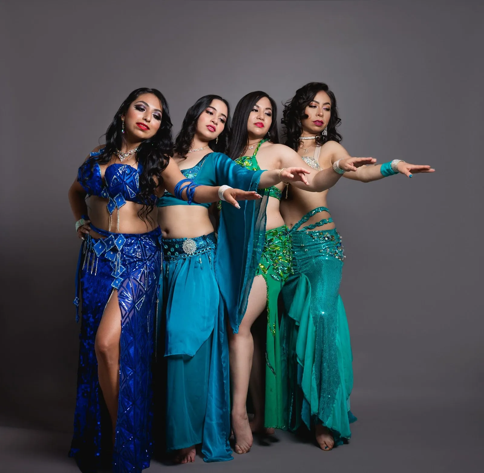 Raquel Dávila y sus alumnas.